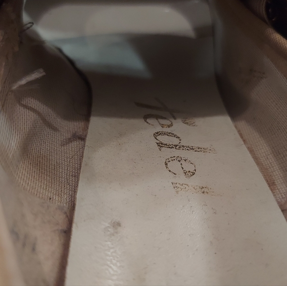 60's Gold Vintage Mod Block Heel Mary Jane's with side buckle sz 7 - Picture 7 of 10